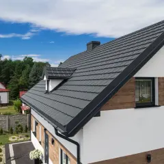 7 najlepszych kolorów elewacji do grafitowej blachy - jakich unikać, a które wybrać