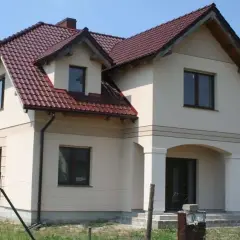 Jaka elewacja do kasztanowego dachu: 5 sprawdzonych kompozycji kolorów