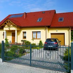 Jakie kolory pasują do żółtej elewacji? 5 najlepszych propozycji