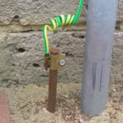 Uziemienie instalacji elektrycznej: Klucz do bezpieczeństwa w domu