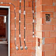 Jak wykonać instalację bezpuszkową oświetlenia: Poradnik krok po kroku
