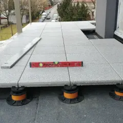 Blacha na balkon: alternatywa dla płytek - zalety i wady