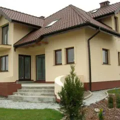 Najlepsze kolory elewacji do brązowych okien - inspiracje i porady