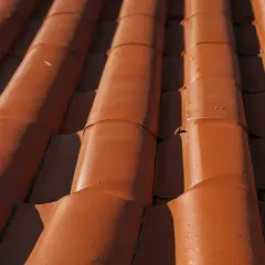 Dachówka Domino: jakie zalety ma dachówka ceramiczna?