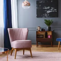 Zasłony do szarych ścian i brązowych mebli: Stylowe inspiracje