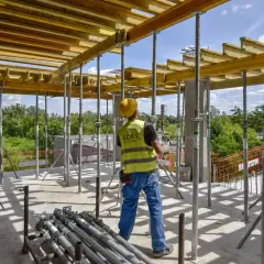 Kiedy zdjąć szalunek: klucz do bezpiecznej konstrukcji betonowej