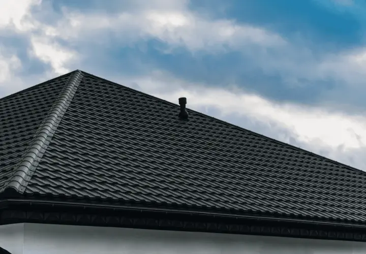 Blacha Germania Simetric: dlaczego warto wybrać solidne pokrycie dachowe?