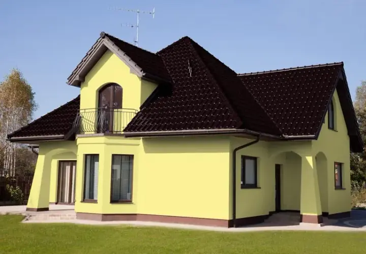 Brązowa dachówka: 7 najlepszych kolorów elewacji - harmonijny dom
