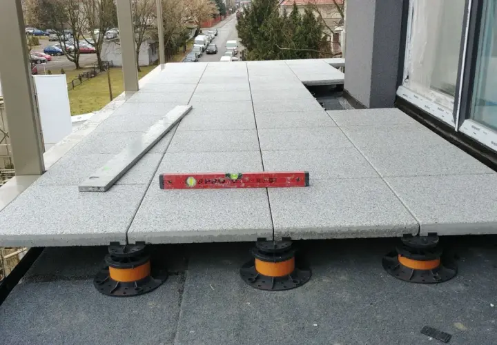 Blacha na balkon: alternatywa dla płytek - zalety i wady