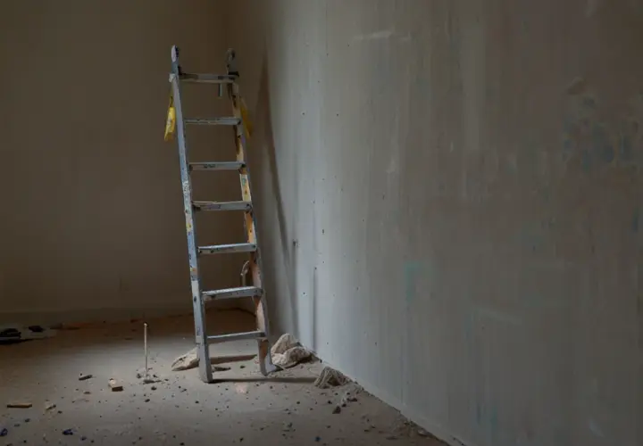 Gips budowlany gotowy: jak przyspieszyć wykończenia ścian?