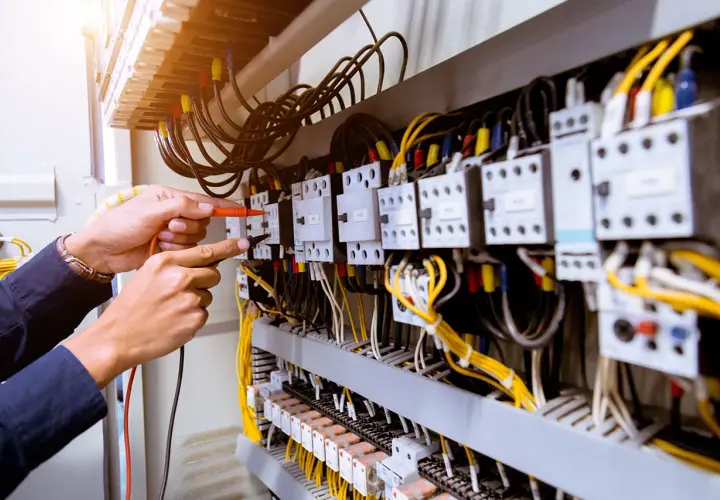 Prace elektryczne: Kompleksowy przegląd rodzajów i wymagań