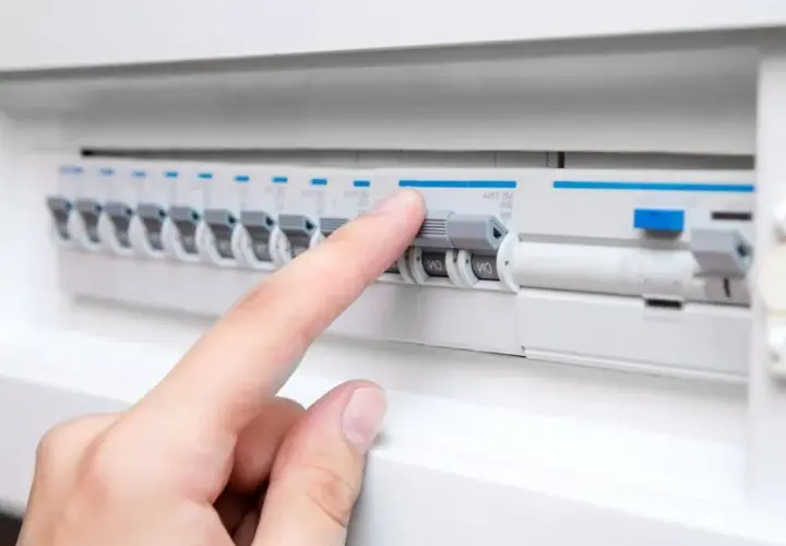 Przeniesienie skrzynki elektrycznej - legalnie i bezpiecznie