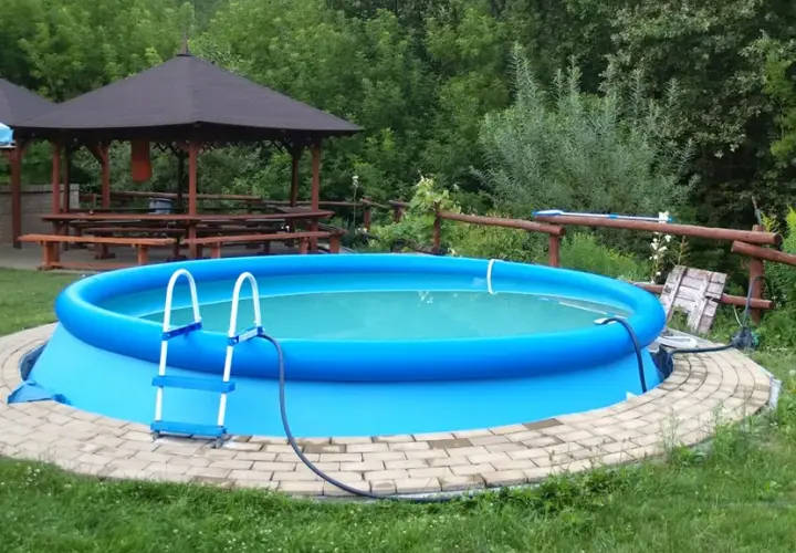 Co położyć pod basen rozporowy? 6 skutecznych rozwiązań