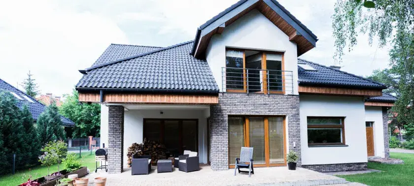 Jakie kolory elewacji pasują do okien dąb bielony - poradnik architekta