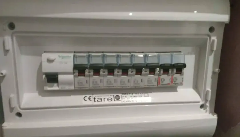 Ile faz w mieszkaniu? Poznaj rodzaje instalacji elektrycznych