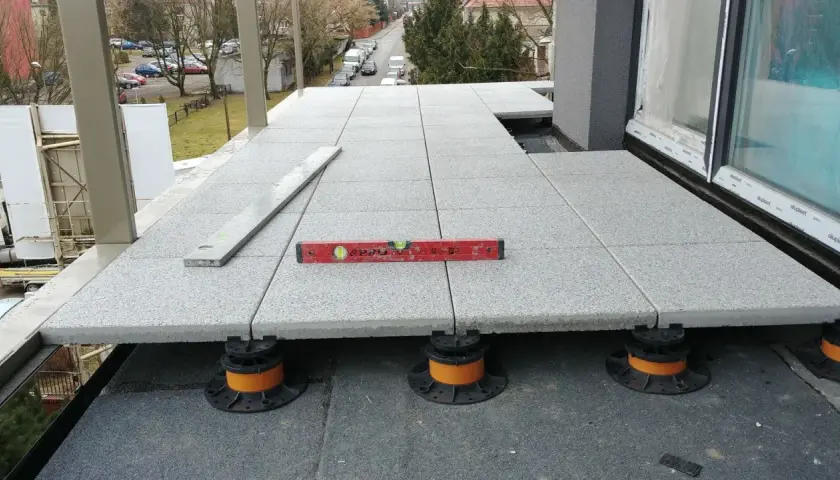 Blacha na balkon: alternatywa dla płytek - zalety i wady