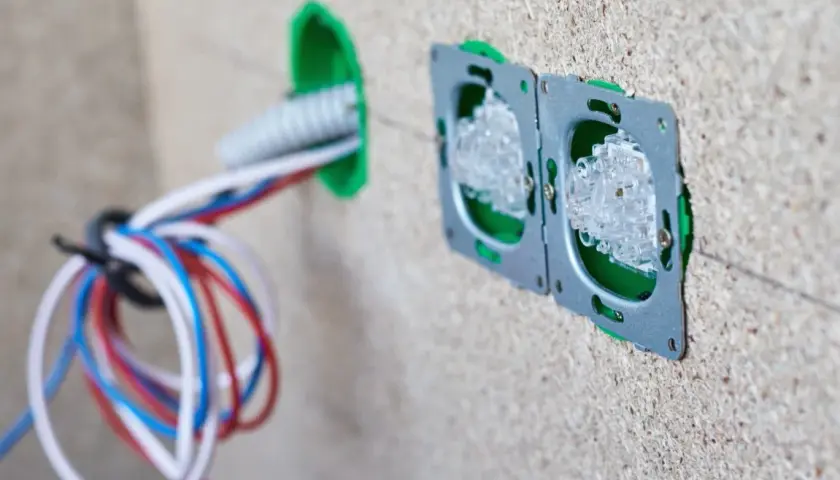 Osadzenie puszki elektrycznej: cena, koszty, typy - kompleksowo