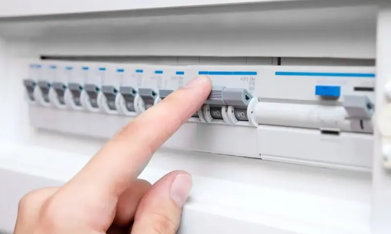 Przeniesienie skrzynki elektrycznej - legalnie i bezpiecznie