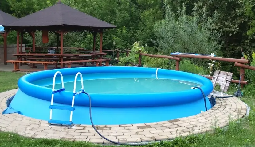 Co położyć pod basen rozporowy? 6 skutecznych rozwiązań