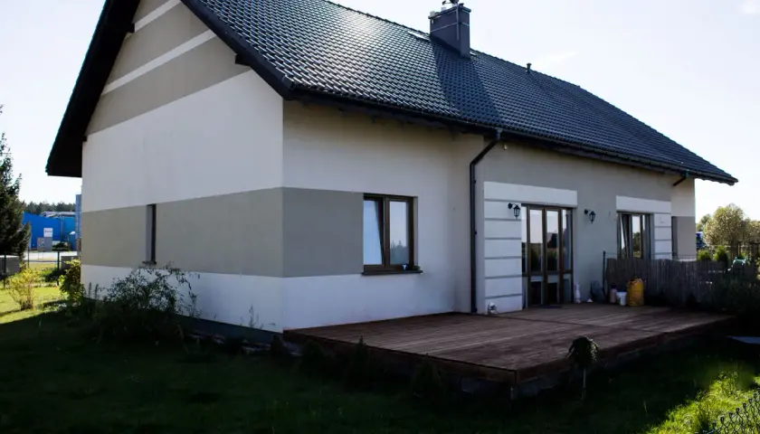 Kiedy malować elewację? Sprawdź optymalny czas i czynniki wpływu
