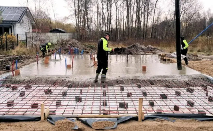 Budowa domu parterowego: kompleksowy proces od A do Z