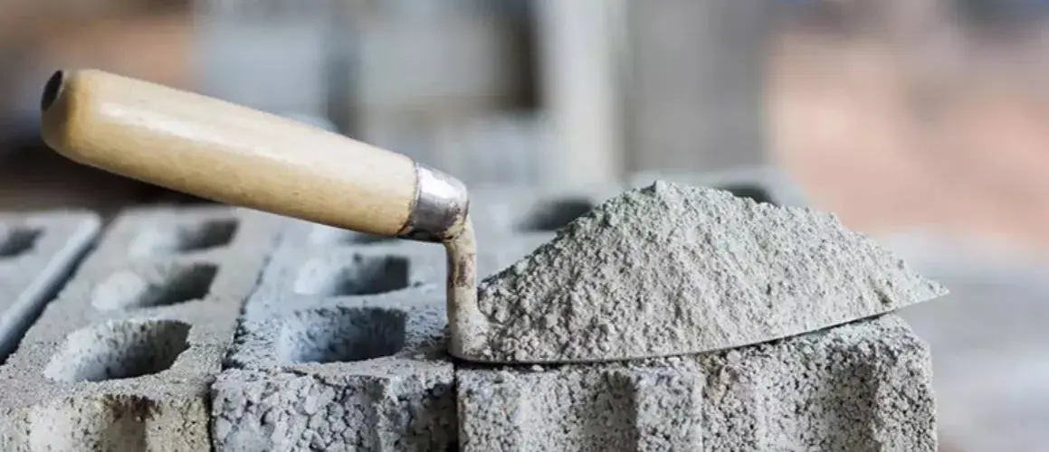 Cement biały: jakie ma zastosowanie i właściwości w budownictwie?