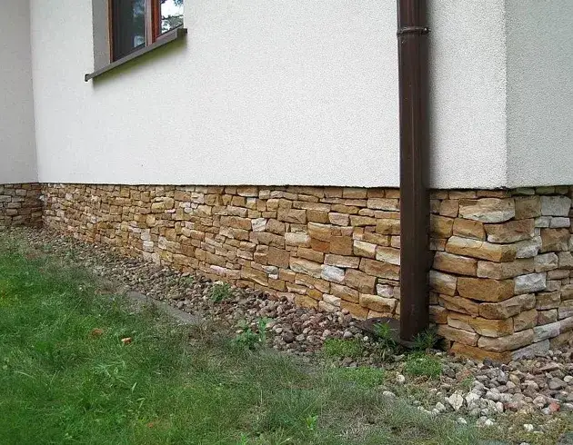Zdjęcie Czym wykończyć cokół na elewacji: 5 sprawdzonych materiałów i porad